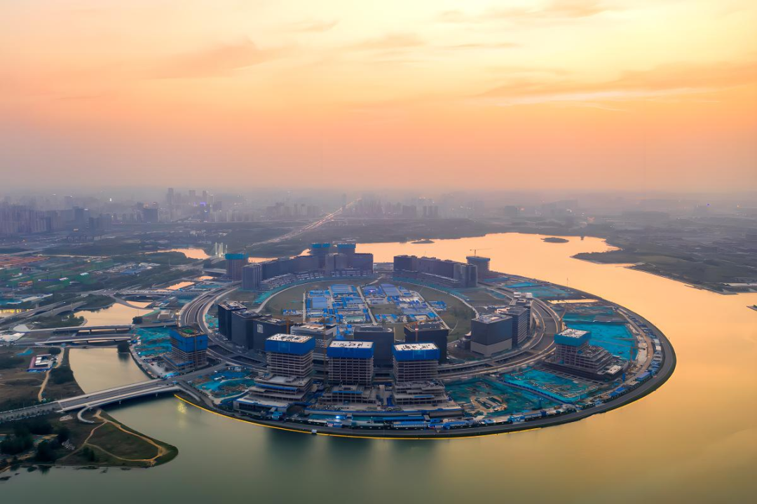 郑州龙湖金融岛已正式供暖一个月，再生水供热可节省1.5万吨煤