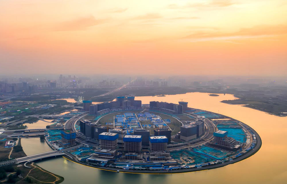 郑州龙湖金融岛已正式供暖一个月，再生水供热可节省1.5万吨煤